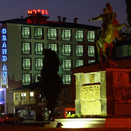 Grand Ani Hotel 卡尔斯 外观 照片