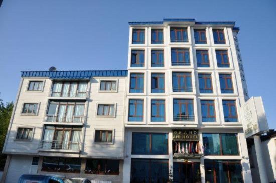 Grand Ani Hotel 卡尔斯 外观 照片